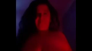 Elle a une paire de seins a faire band&eacute; un cheval